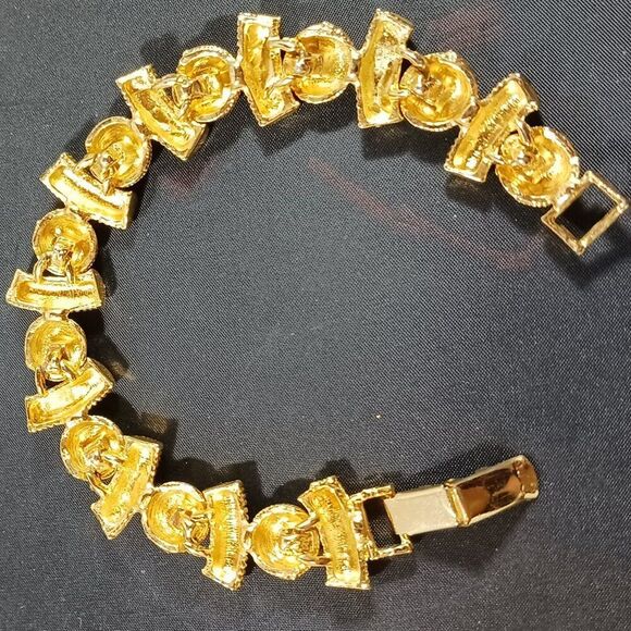 Vintage Jewelry Gold Tone Bracelet - Picture 8 of 9